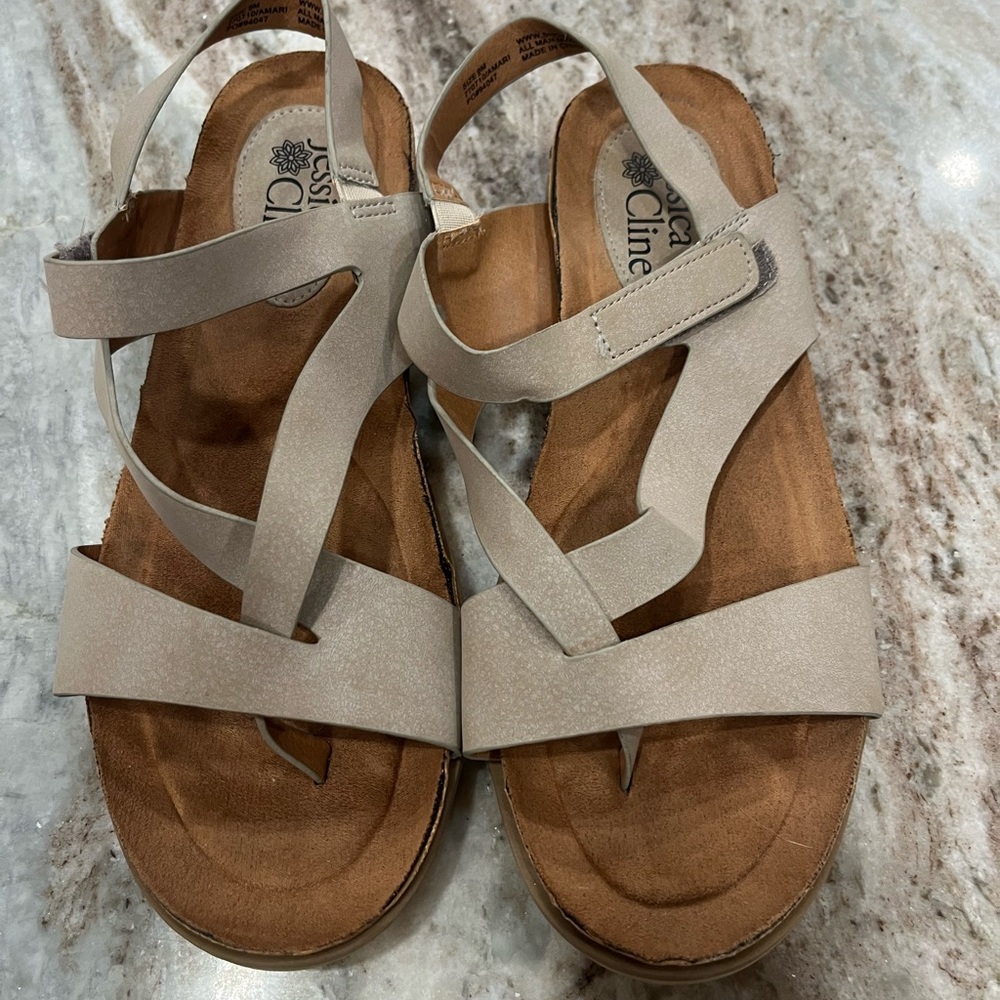 Classic Comfort Beige Sandals‎